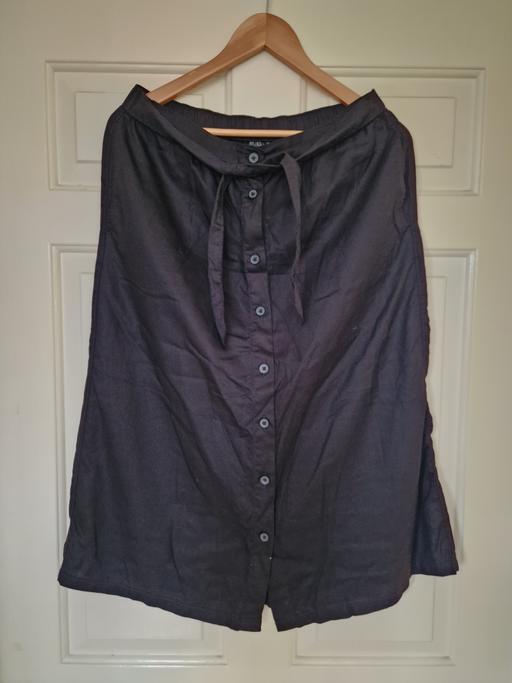 Buy & Sell Grange Park North London - Photos for Esmara Black Button-Down Midi Skirt