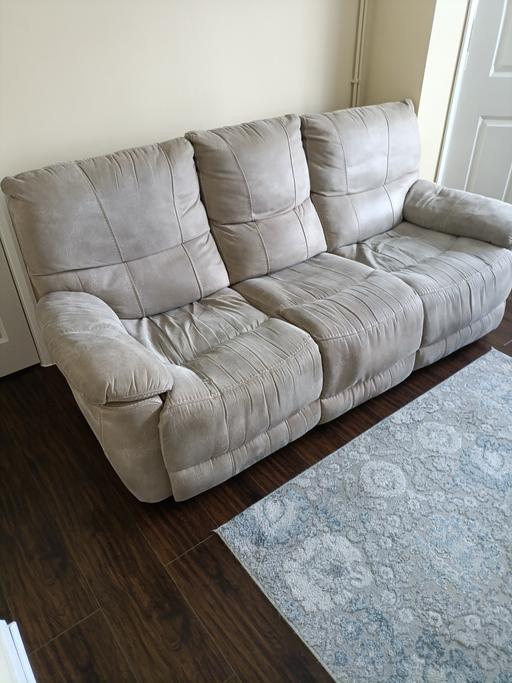 Buy & Sell Hurst Business Park Dudley - Photos for Recliner sofa