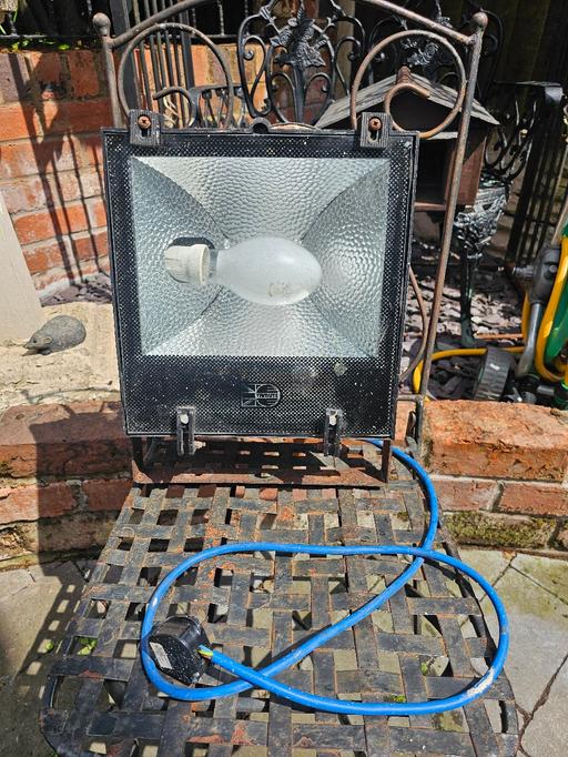 Buy & Sell Holly Hall Dudley - Photos for LARGE TAMLITE FLOOD LIGHT