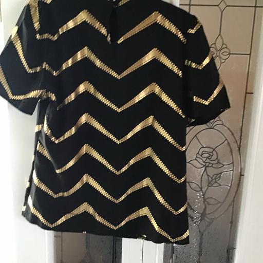 Buy & Sell Plaistow East London - Photos for Womens top black and gold size 10