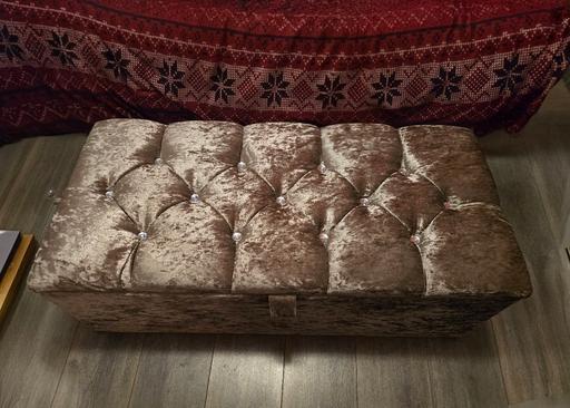 Buy & Sell Becontree Heath East London - Photos for Diamante crushed velvet ottoman.
