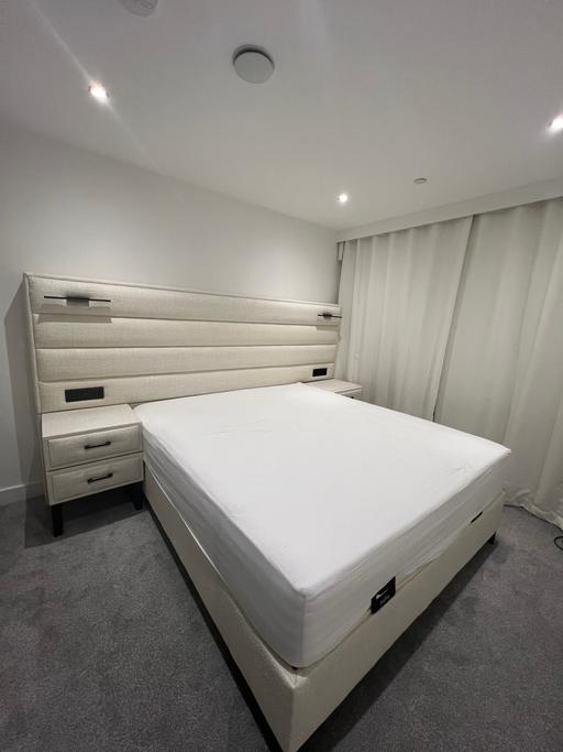 Buy & Sell Chelsea South West London - Photos for Kingsize bed incl mattress headboard 2x table