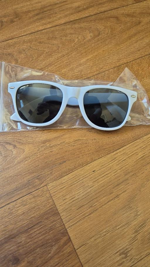 Buy & Sell Great Bridge Sandwell - Photos for white wayfarer style sunglasses