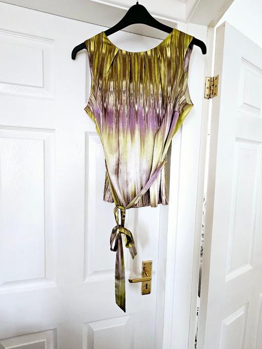 Buy & Sell Newton Doncaster - Photos for Wallis top, silky feel, size 14.