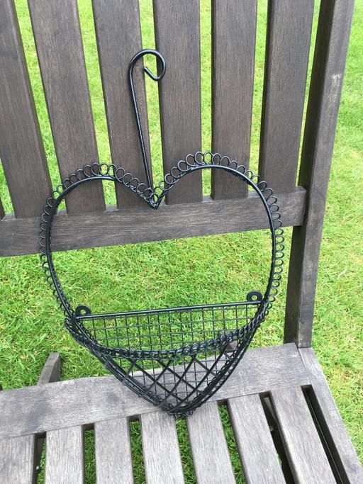 Buy & Sell Willenhall Walsall - Photos for Love heart hanging basket
