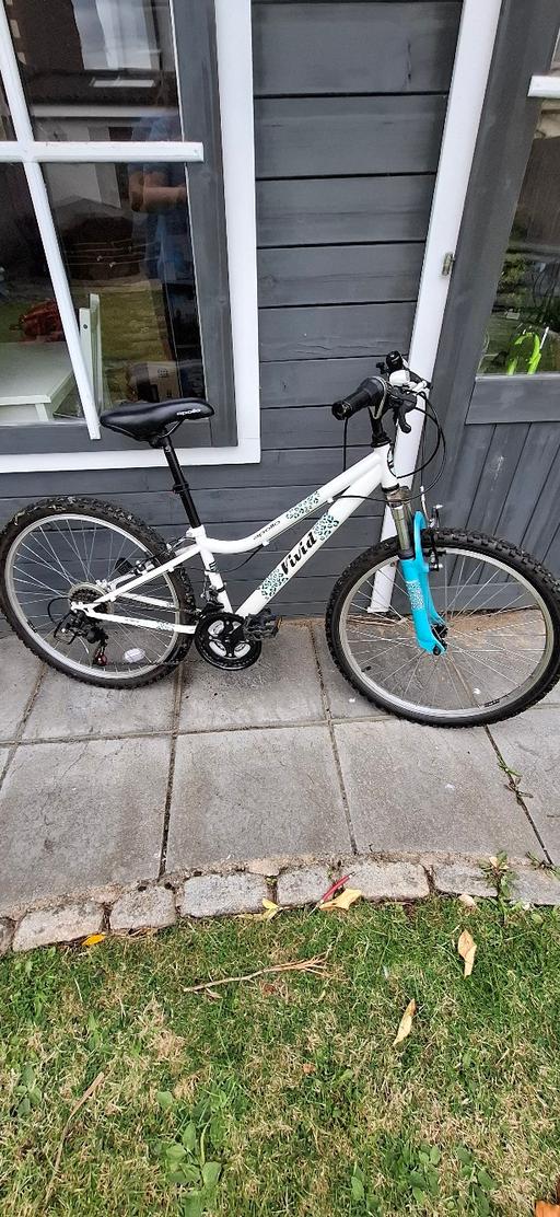 Buy & Sell West Heath South East London - Photos for Apollo Vivid Junior Girls Mountain Bike - 24