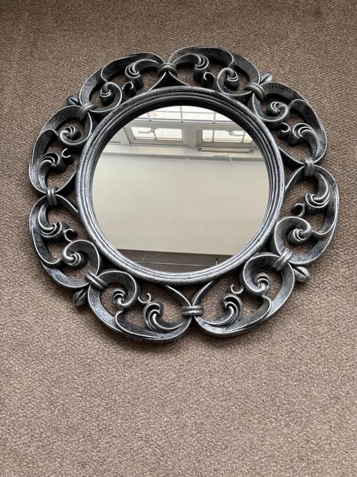 Buy & Sell Bushbury Wolverhampton - Photos for Large ornate mirror light weight & easy hang