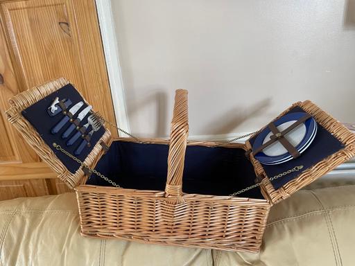 Buy & Sell Grove Park South East London - Photos for BNWOT Lined wicker picnic basket for 2