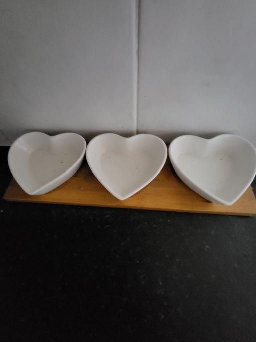 Buy & Sell Worsley Mesnes Wigan - Photos for Heart dishes on serving board