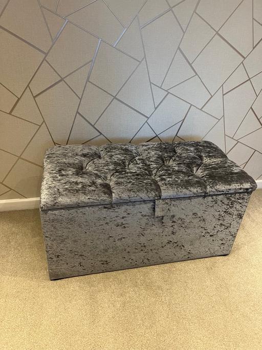 Buy & Sell Catherine-De-Barnes Solihull - Photos for Crushed velvet ottoman
