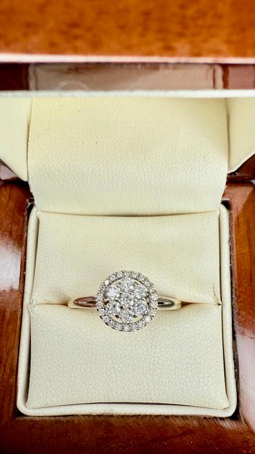 Buy & Sell Harrow on the Hill North West London - Photos for Dazzling 0.50ct Diamond Cluster 9ct Gold Ring