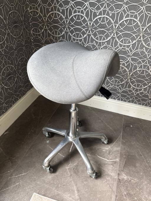 Buy & Sell Moss Industrial Estate Wigan - Photos for Grey adjustable saddle stool