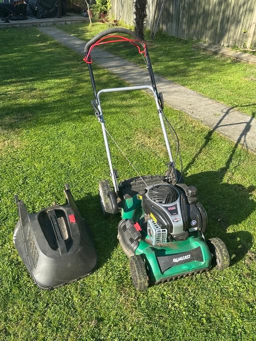 Buy & Sell West Harrow North West London - Photos for Qualcast petrol lawnmower