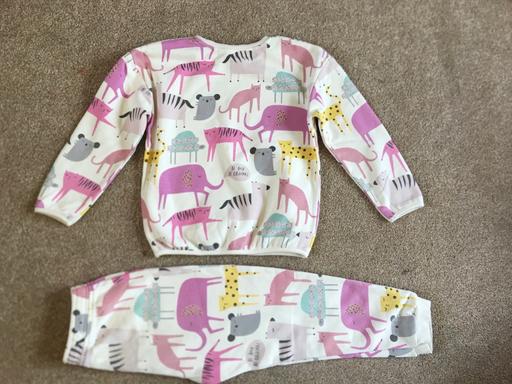 Buy & Sell Kings Heath Birmingham - Photos for Girls Tracksuit 5-6 years
