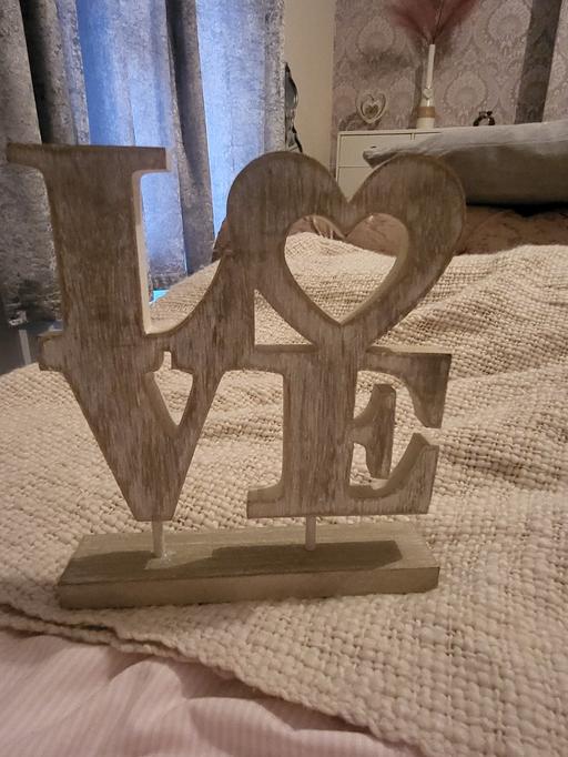 Buy & Sell Worsley Mesnes Wigan - Photos for Wooden love sign
