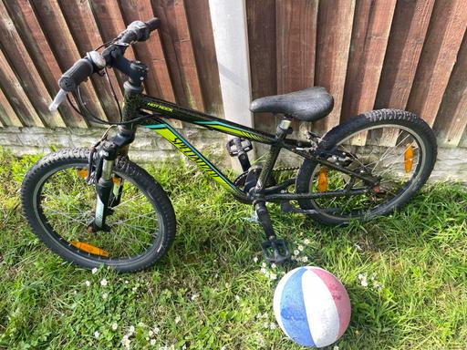 Buy & Sell Brunswick Business Park Liverpool - Photos for Specialized 20 inch kids bike