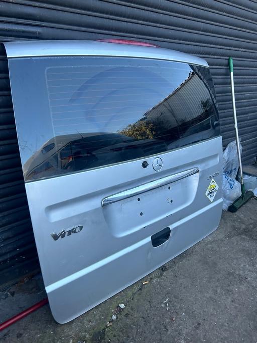 Vehicles Royal Albert Liverpool - Photos for Vito 2009 boot lid