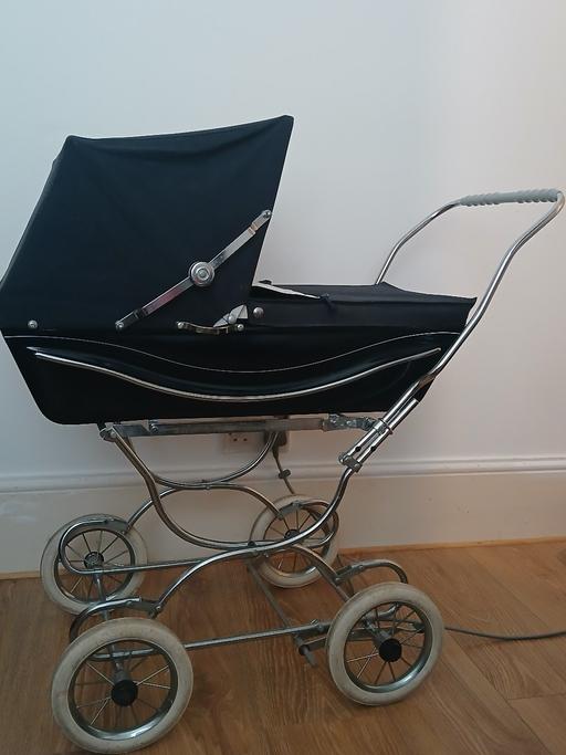 Buy & Sell Battersea South West London - Photos for Vintage Silver Cross doll pram