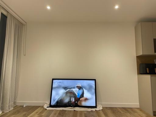 Buy & Sell Central London Blackfriars - Central London - Photos for LG Smart ROKU TV 55inch + Wall mounted braket