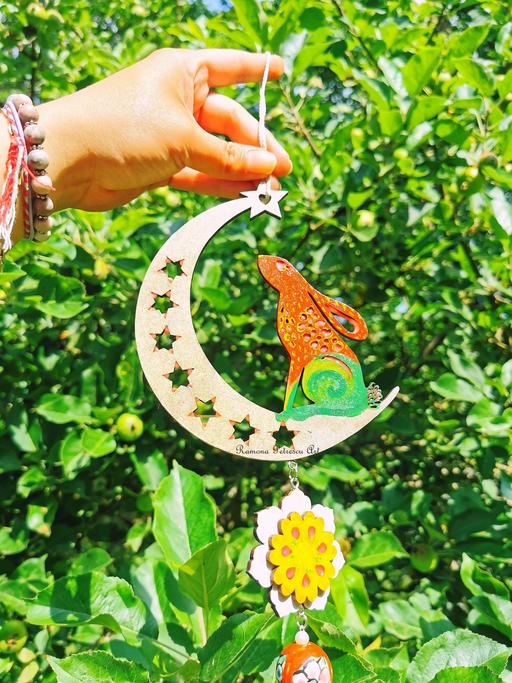 Buy & Sell Wylde Green Birmingham - Photos for 🍓Strawberry Moon Hare Crystal Suncatcher