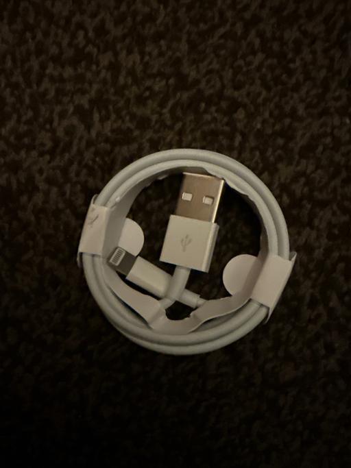 Buy & Sell Blackburn Blackburn with Darwen - Photos for Brand New Original Apple cable