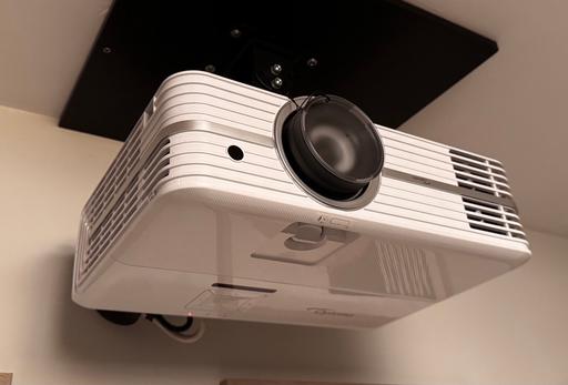 Buy & Sell West Midlands Sandwell - Photos for 4K projector