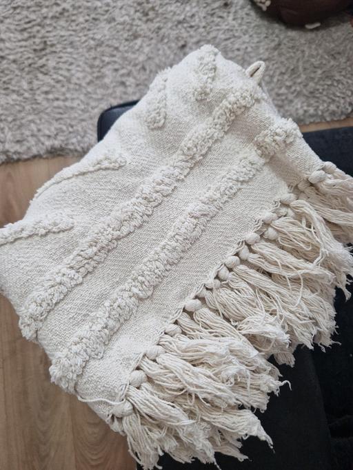 Buy & Sell Hall Green Birmingham - Photos for beige Tufted blanket throw