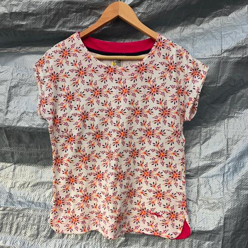 Buy & Sell Amblecote Dudley - Photos for Weird Fish T-Shirt UK10 Cotton Floral Print