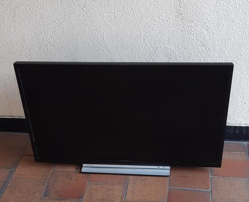 Buy & Sell East London Castle Green - East London - Photos for Toshiba smart tv