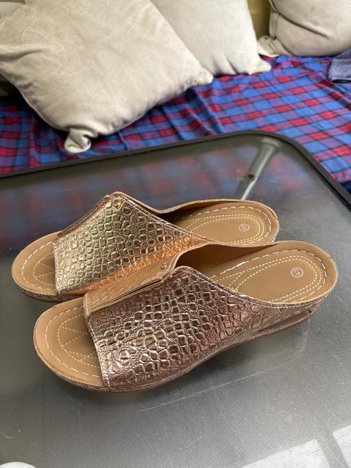 Buy & Sell Leyton East London - Photos for Gold slippers UK 9