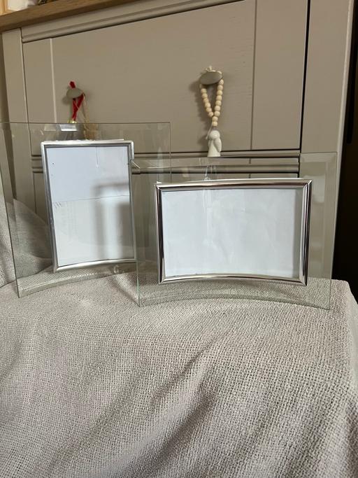 Buy & Sell Easington Lane Sunderland - Photos for 2 Glass Curved Photo Frames