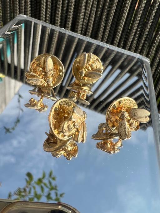 Buy & Sell Easington Lane Sunderland - Photos for 4 Bee Pin Brooches ( New )