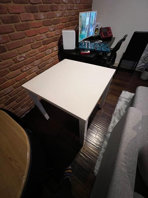 Buy & Sell Croydon Croydon - Photos for Table and 4 chairs
