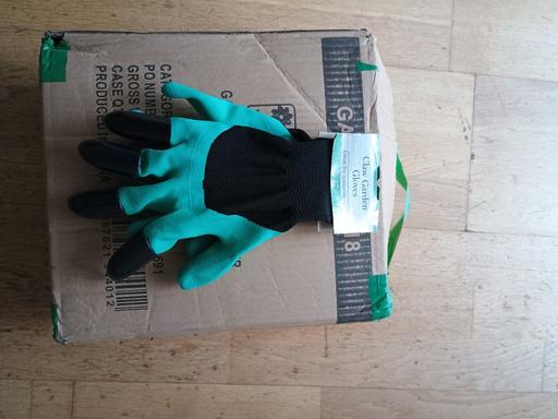 Buy & Sell Ettingshall Park Wolverhampton - Photos for A Full Box of Garden Gloves B/N