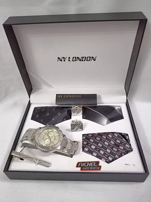 Buy & Sell Hall Green Birmingham - Photos for NY LONDON MENS WATCH & TIE SET.