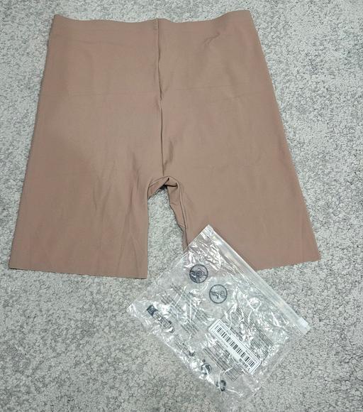 Buy & Sell Weston Point Halton - Photos for 🌟NEW🌟 Size L (size 12) under shorts