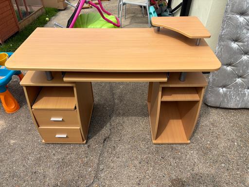 Buy & Sell Upminster Bridge East London - Photos for Computer desk