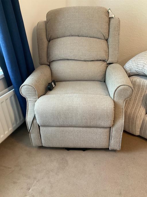 Buy & Sell Blackhall Mill Newcastle Upon Gateshead - Photos for Rise and recline electric chair