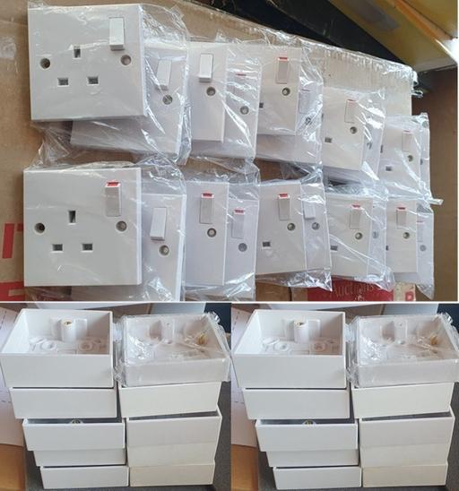 Buy & Sell Heaton Bradford - Photos for 20 Single Switched, Sockets & 20 pattresses