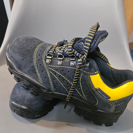Buy & Sell Blakenhall Wolverhampton - Photos for safety boots size 6