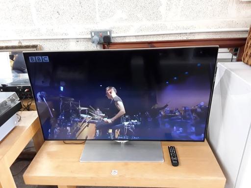 Buy & Sell Greater Manchester Tameside - Photos for Silver Samsung 50-inch Smart TV-some issues