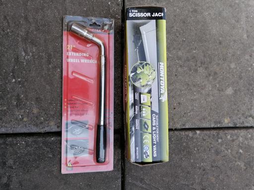 Vehicles Worcester Park Sutton - Photos for Car Jack & Wrench
