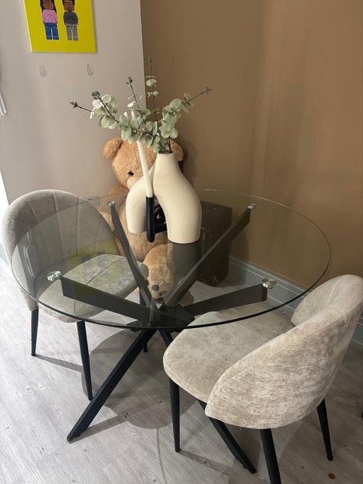 Buy & Sell - Photos for Glass Round table & Chairs