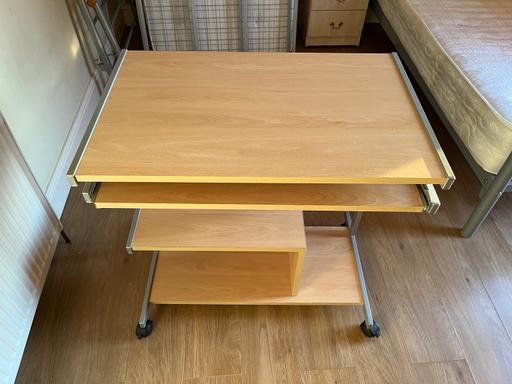 Buy & Sell East London Cann Hall - East London - Photos for Beige Desk with Sliding Keyboard Tray