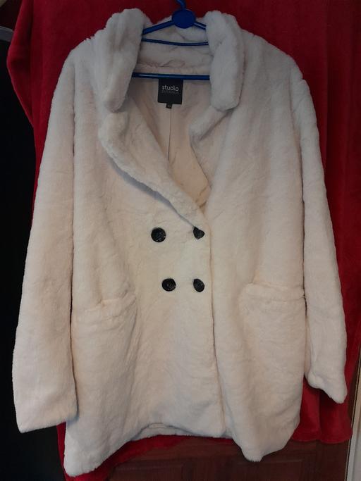 Buy & Sell Telford Telford and Wrekin - Photos for NEW FAUX FUR COAT