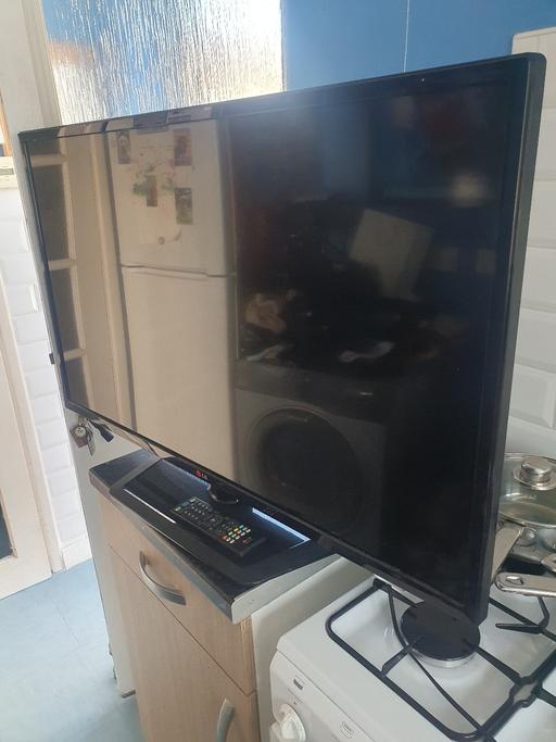 Buy & Sell West Midlands Dudley - Photos for LG 42LS3450 TV , With Remote, Red Light On
