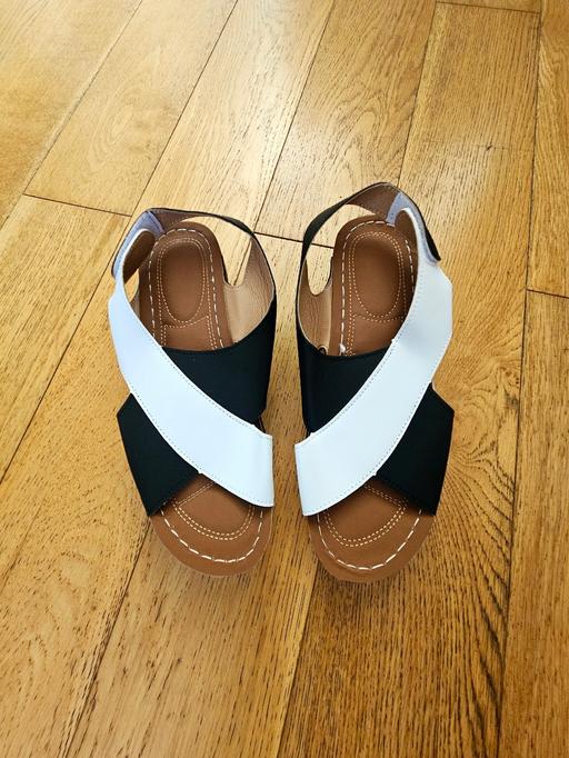 Buy & Sell Newton Doncaster - Photos for Sandals, size 7..NEW