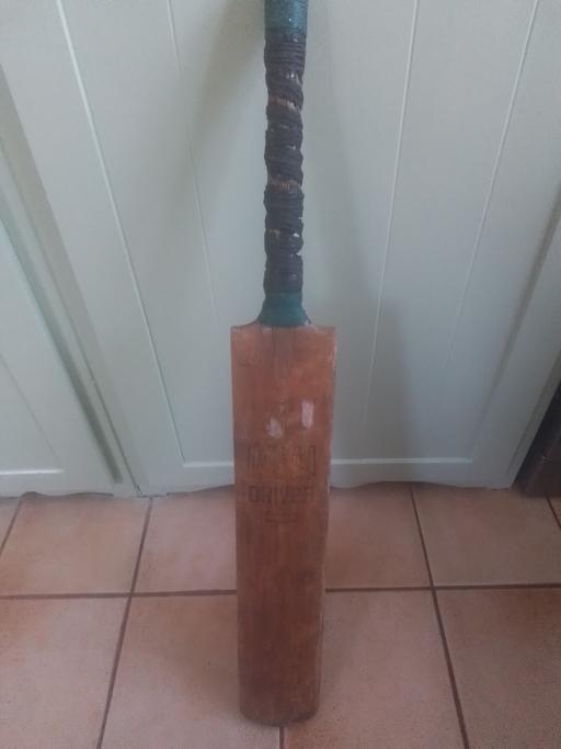 Buy & Sell Streetly Walsall - Photos for OLD GUARANTEED WILLOW & WillOW CRICKER BAT