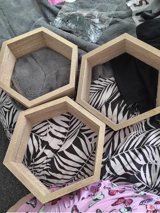 Buy & Sell Old Kent Road South East London - Photos for 3 hexagon shelves