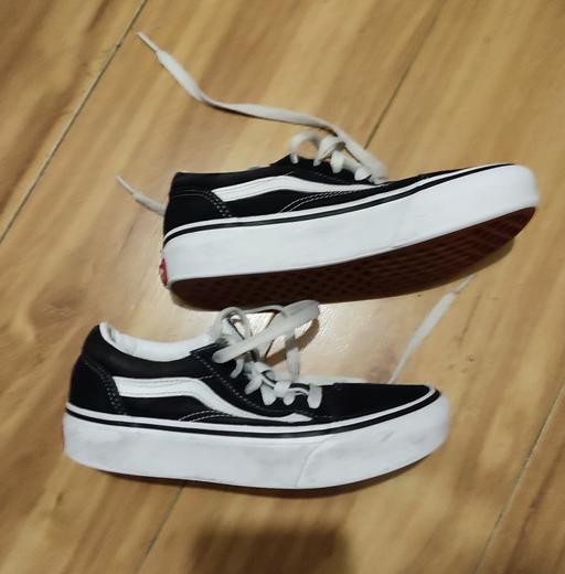Buy & Sell Wandsworth Road South West London - Photos for Vans Old Skool UK2 trainers good condition